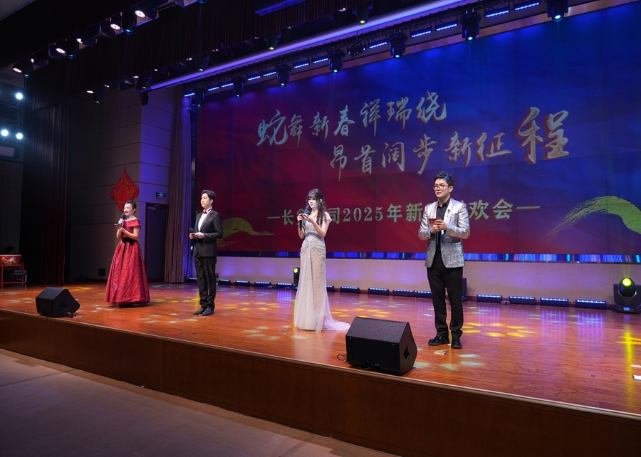 圖01：主持人開場(chǎng).jpg
